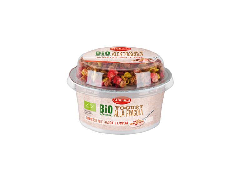 Yogurt biologico alla fragola con muesli alle fragole e lamponi.