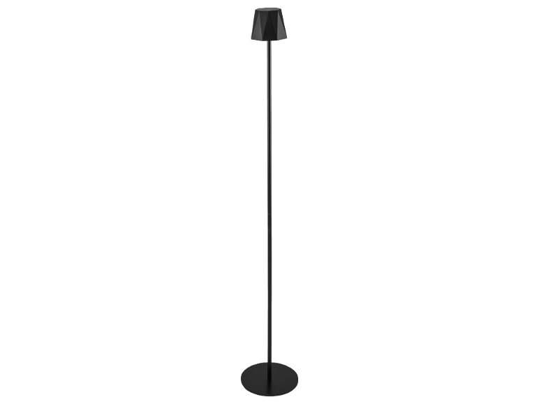 Lampada da terra nera con paralume geometrico sfaccettato e base rotonda.