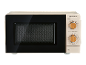 Forno a microonde crema con manopole in legno per potenza e timer.