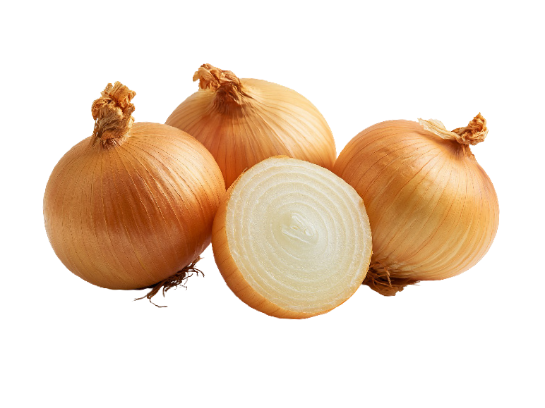 Tre cipolle intere e una metà di cipolla su sfondo nero.