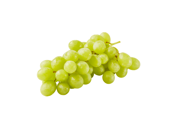 Un grappolo d'uva verde con goccioline d'acqua visibili.