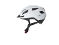 Casco da bicicletta bianco con visiera nera e cinturino.