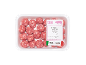 Vassoio di bocconcini di salsiccia di maiale cruda con etichetta italiana.