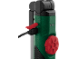 Primo piano di una luce da lavoro portatile verde e nera con coperchio USB rosso e cavo di ricarica.