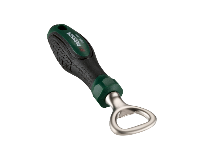 Apribottiglie con manico verde e la scritta »EST.1996«.