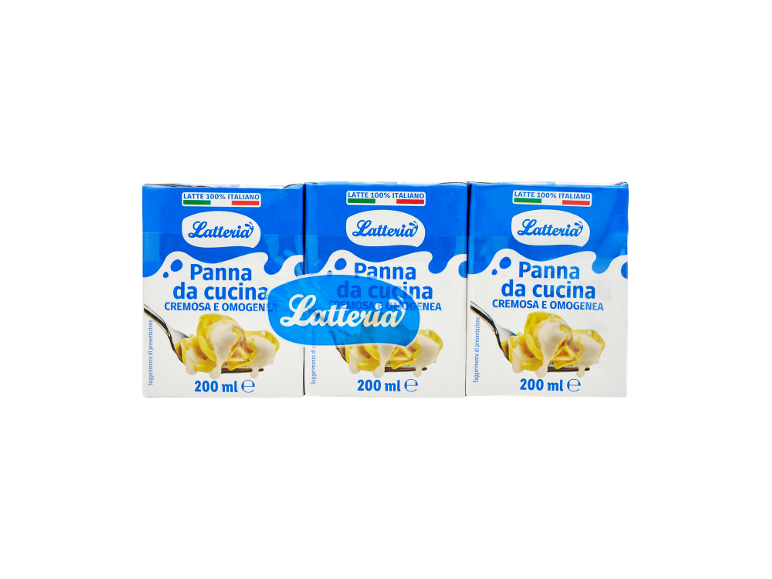 Tre confezioni di panna da cucina con la scritta 'LATTE 100% ITALIANO' e '200 ml e'.
