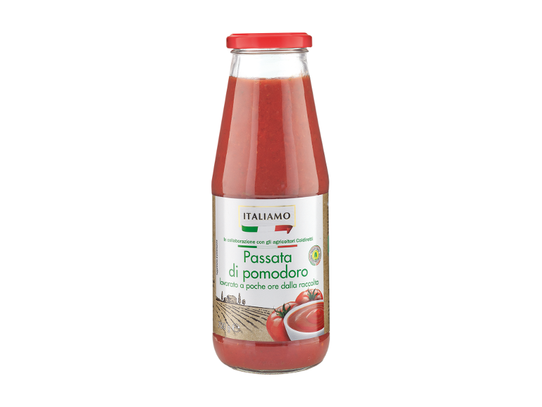 Bottiglia di passata di pomodoro con l'etichetta 
