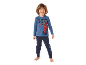 Bambino sorridente in maglia blu a maniche lunghe con grafica di supereroe e pantaloni da jogging blu scuro.