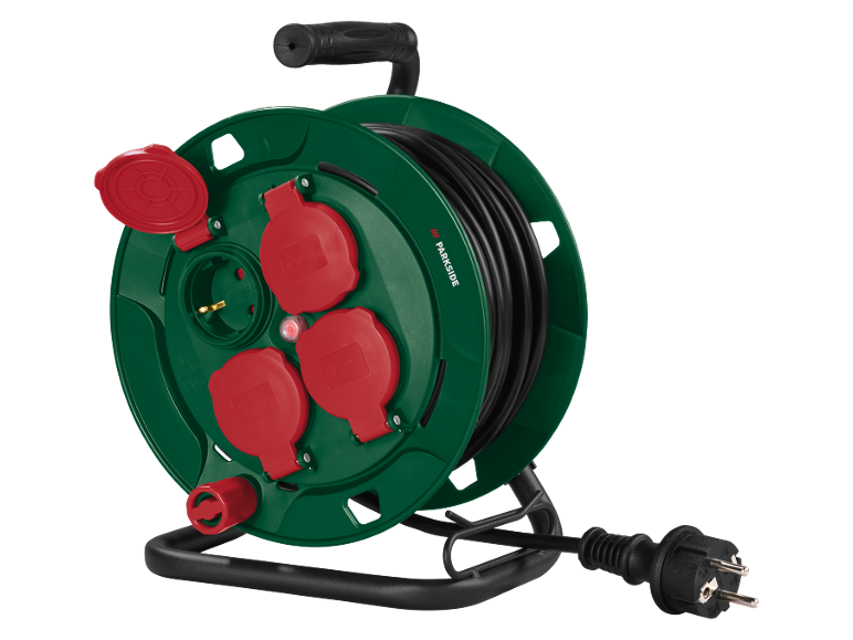 Avvolgicavo verde con quattro prese rosse e un cavo di alimentazione nero.