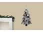Calendario dell'Avvento a forma di albero di Natale con tasche e camino decorato con ghirlanda.