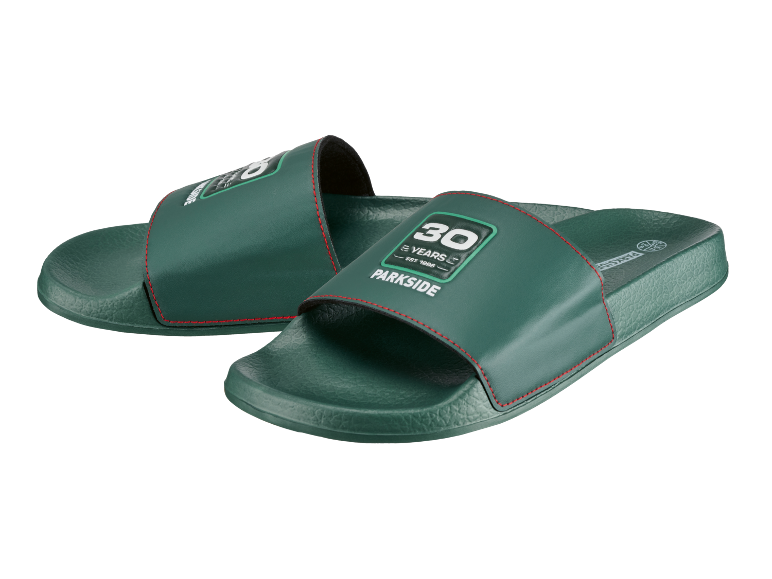 Ciabatte verdi con cuciture rosse e la scritta “30 YEARS EST 1996 PARKSIDE”.