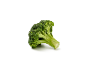 Broccolo fresco con cime verdi e gambo spesso su sfondo bianco