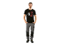 Uomo con maglietta nera con testo 'YOU GOT THIS!' e pantaloni da lavoro grigi.