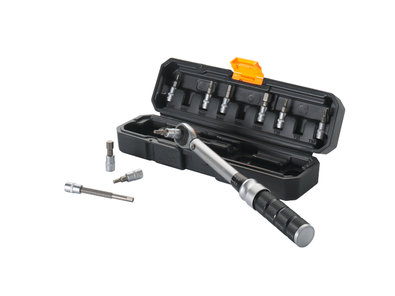 Chiave dinamometrica con set di punte e custodia in plastica nera.