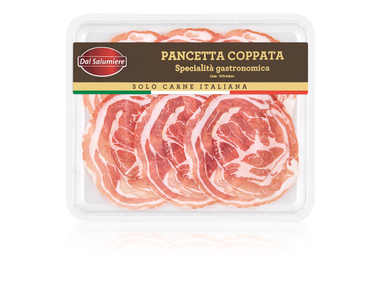 Vassoio di pancetta coppata affettata, specialità gastronomica di carne 100% italiana.