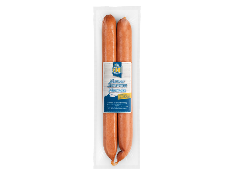 Due salsicce sottovuoto, con etichetta 'Meraner Hauswurst Meranese' e istruzioni di cottura.