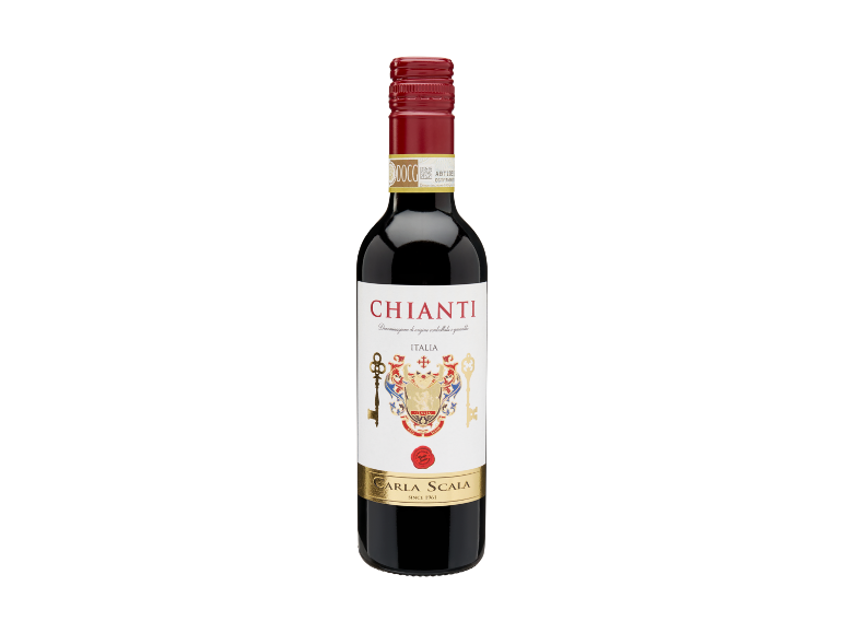 Bottiglia di vino rosso Chianti con etichetta bianca e oro.
