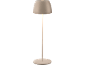Lampada da tavolo beige con base rotonda e paralume conico.