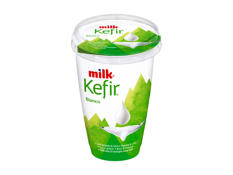 Vasetto di kefir con sfondo bianco e colline verdi, con testo su calcio naturale e proteine.