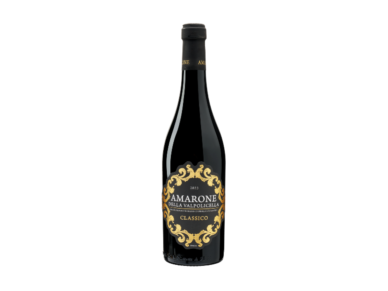 Bottiglia di vino rosso italiano Amarone della Valpolicella Classico su sfondo nero.