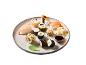 Un piatto di sushi misto con nigiri, maki e uramaki, accompagnato da zenzero e salsa di soia.