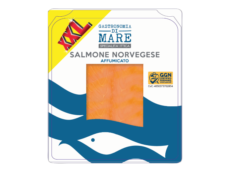 Confezione di salmone norvegese affumicato, con indicazione XXL e logo GGN Certified Farming.