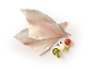 Filetti di pesce crudo con pomodoro, zucchine e spezie.