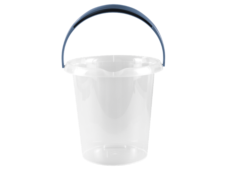 Secchio di plastica trasparente con manico grigio su sfondo nero.