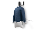 Asciugatrice e stiratrice automatica da parete per camicie con una camicia blu
