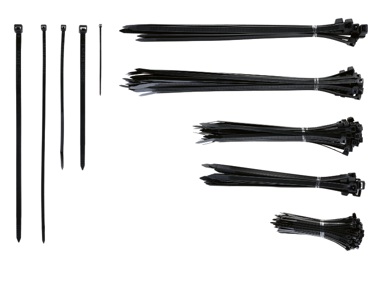 Assortimento di fascette nere di varie dimensioni, alcune raggruppate in fasci.