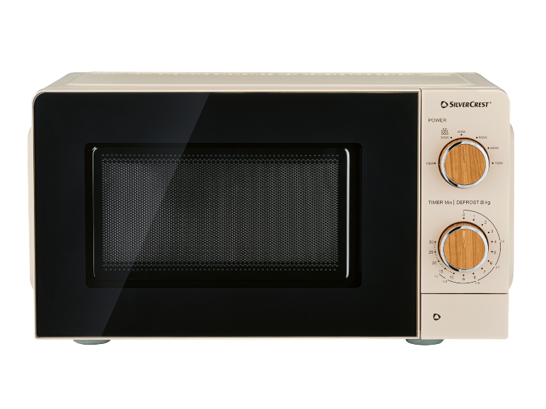 Forno a microonde crema con manopole in legno per potenza e timer.