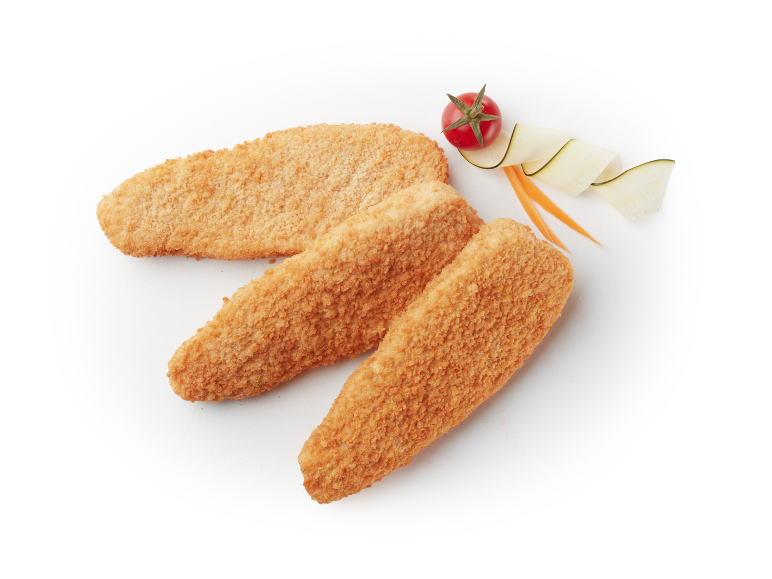 Tre filetti di pesce impanati con guarnizione di pomodorino, carota e zucchina.