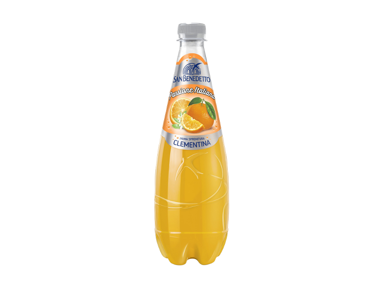 Bottiglia di succo di clementina con etichetta 'Passione Italiana' e 'Prima Spremitura Clementina'.