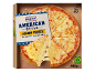 Pizza americana con formaggio, mozzarella e cheddar, in una scatola di cartone.