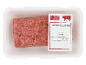 Rotolo di carne macinata confezionato con speck, 0,600kg, con etichetta italiana.