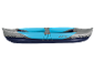 Kayak gonfiabile blu e grigio con lacci per il fissaggio.