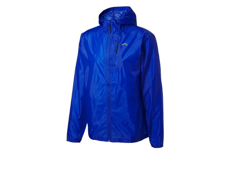 Giacca antipioggia blu con cappuccio e cerniera frontale.
