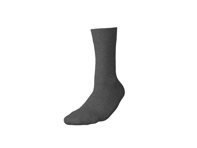 Calzino grigio semplice su sfondo nero.