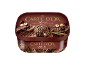Due confezioni di gelato al cioccolato con pezzi di cioccolato e granella di nocciole.