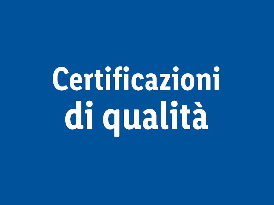Scritta bianca Certificazioni di qualità su sfondo blu.