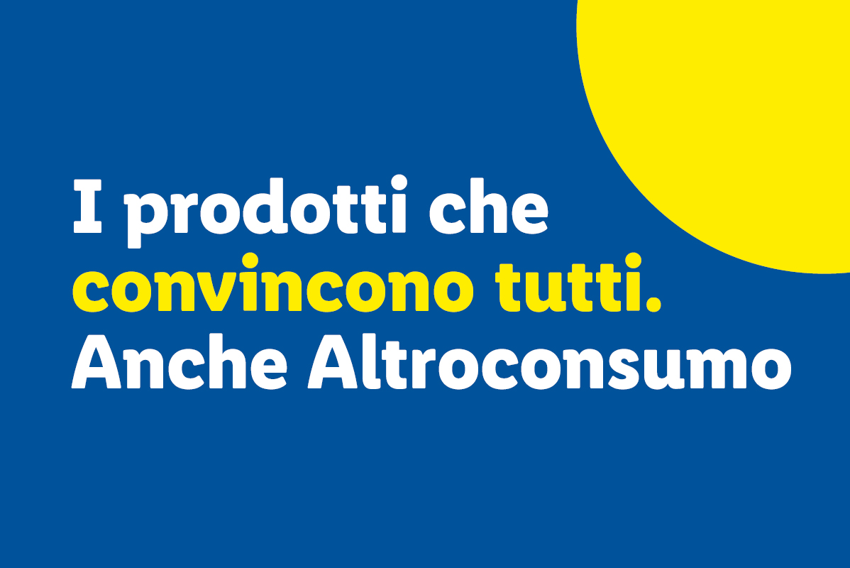 Testo bianco e giallo su sfondo blu: 'I prodotti che convincono tutti. Anche Altroconsumo'.