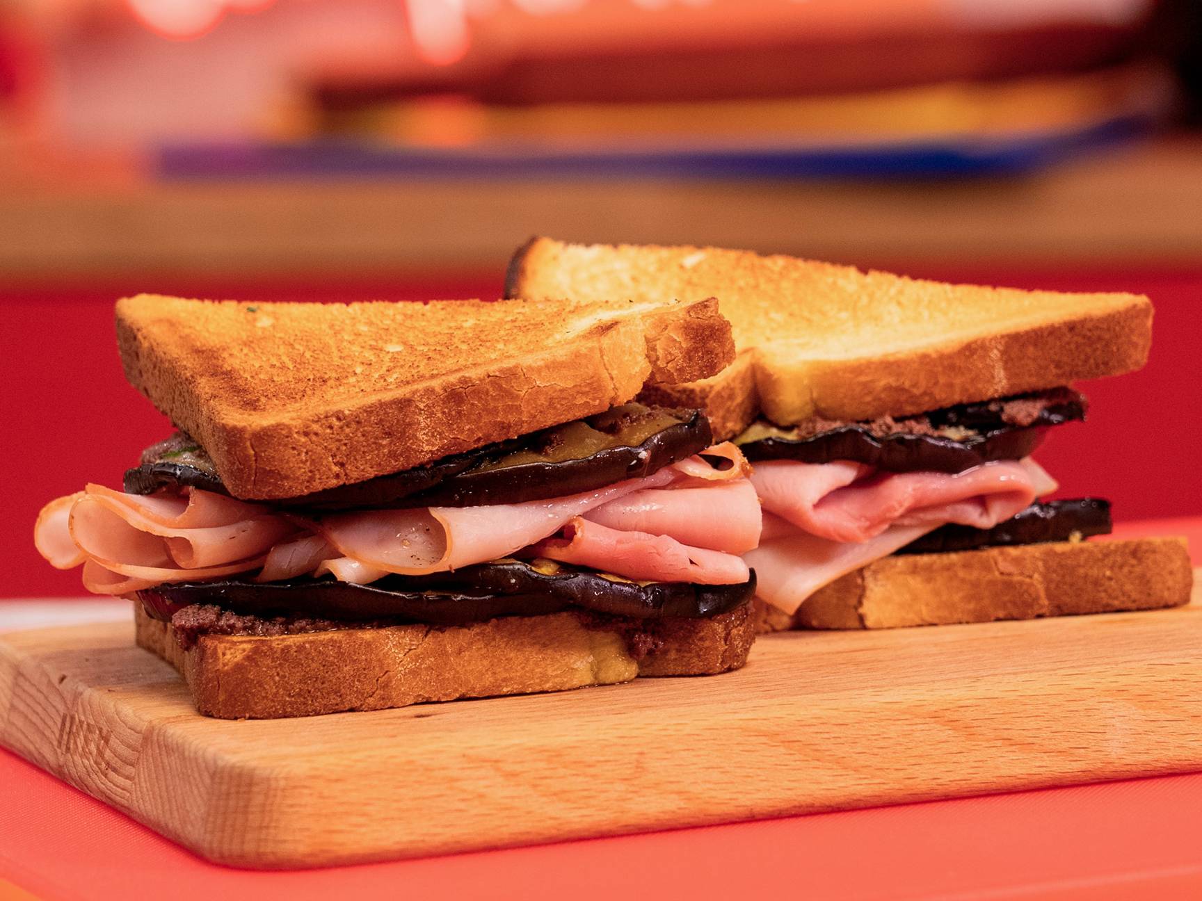 Pan bauletto con prosciutto cotto e melanzane grigliate
