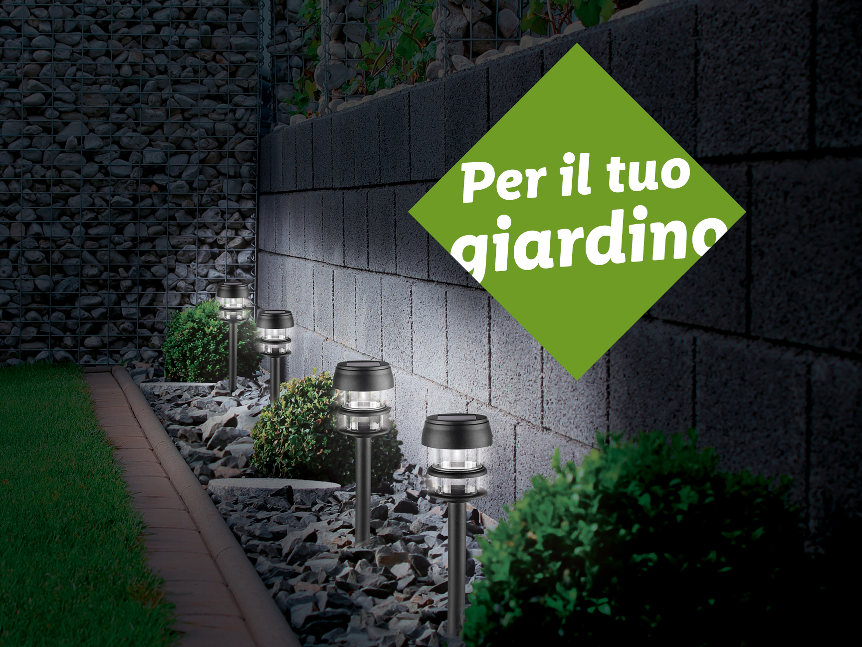 Lanterne solari da giardino che illuminano un vialetto di ghiaia