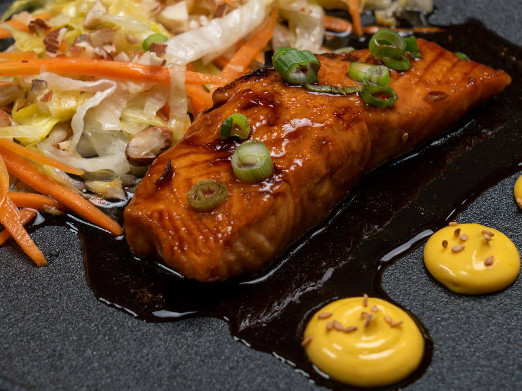 Salmone Teriyaki con insalata croccante