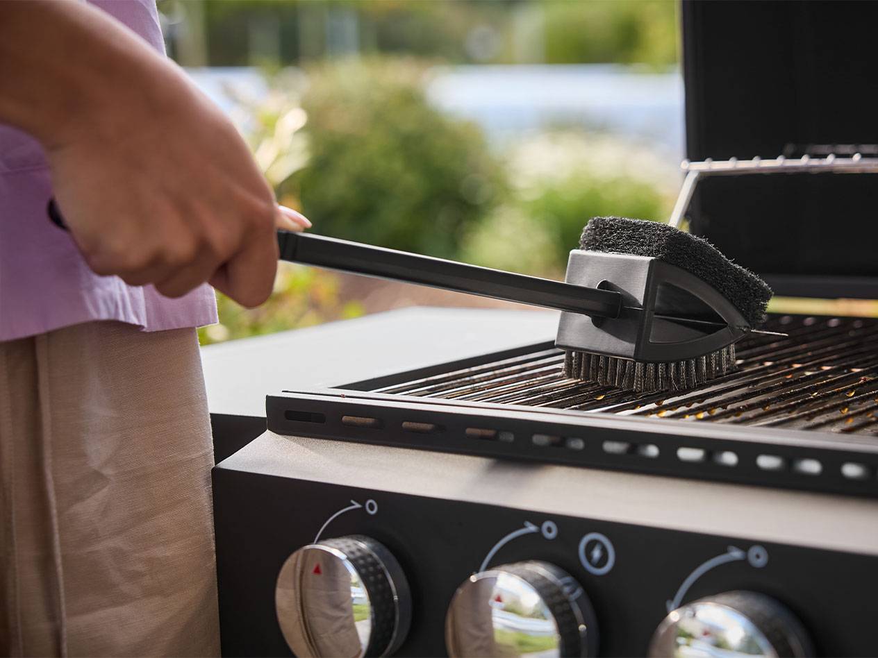 Alpha Grillers Set 4 Accessori Barbecue In Acciaio Inox – Spatola, Forchetta, Pinze E Spazzola – Regalo Per Papà
