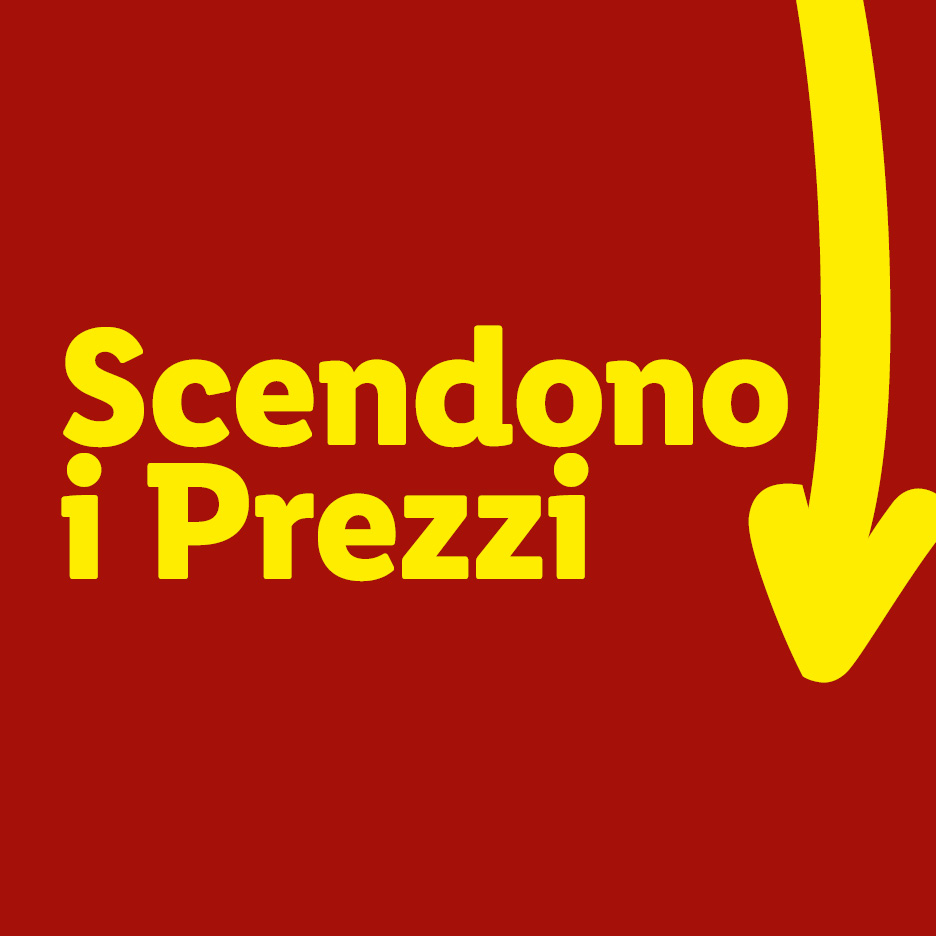 Testo giallo su sfondo rosso che recita 'Scendono i Prezzi' con una freccia gialla che punta verso il basso.