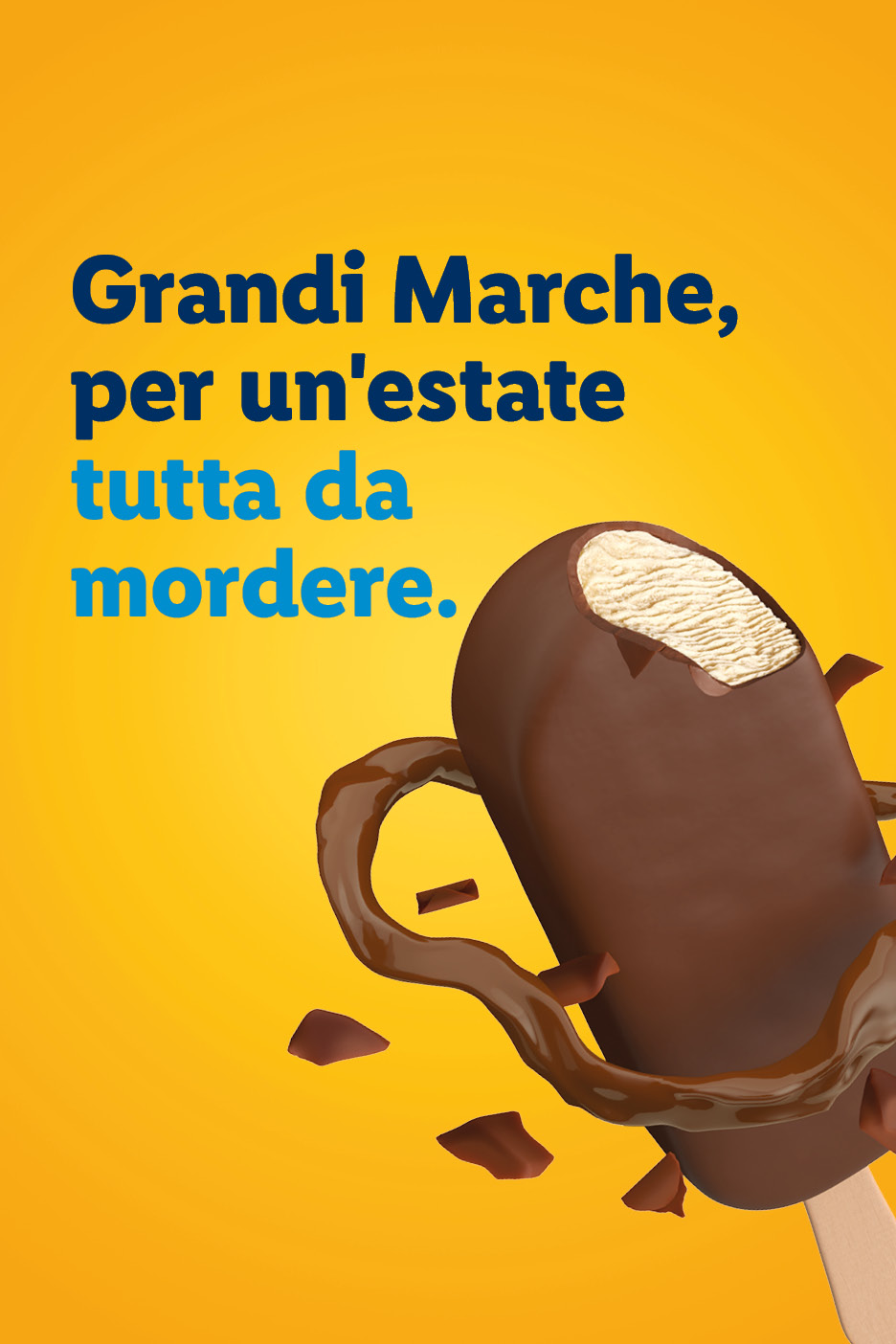 Un gelato al cioccolato con un morso, su sfondo giallo con testo: 'Grandi Marche, per un'estate tutta da mordere.'