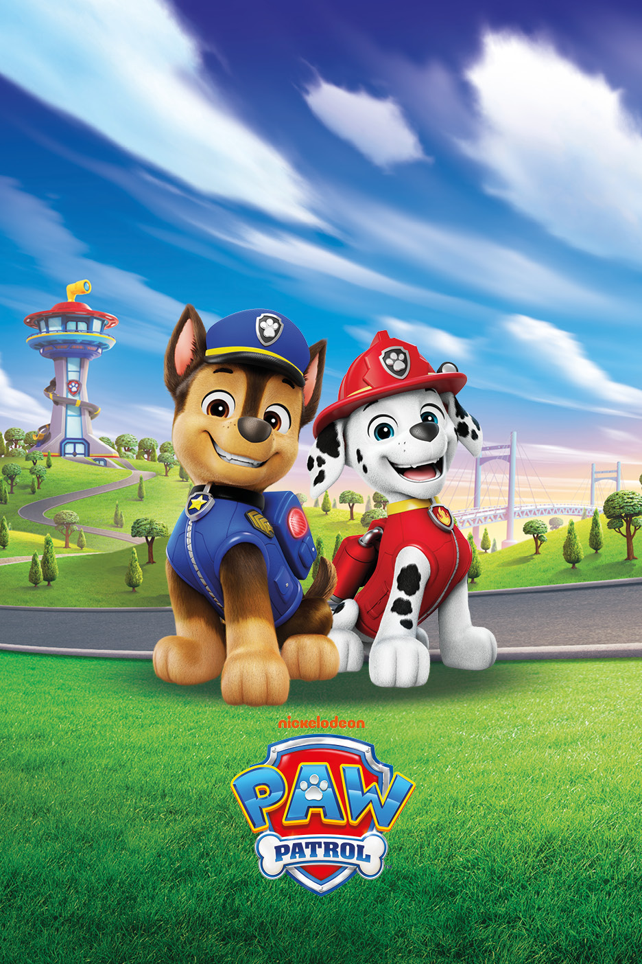 Due cuccioli, uno poliziotto e uno pompiere, con la torre di controllo e un ponte sullo sfondo, logo Paw Patrol.