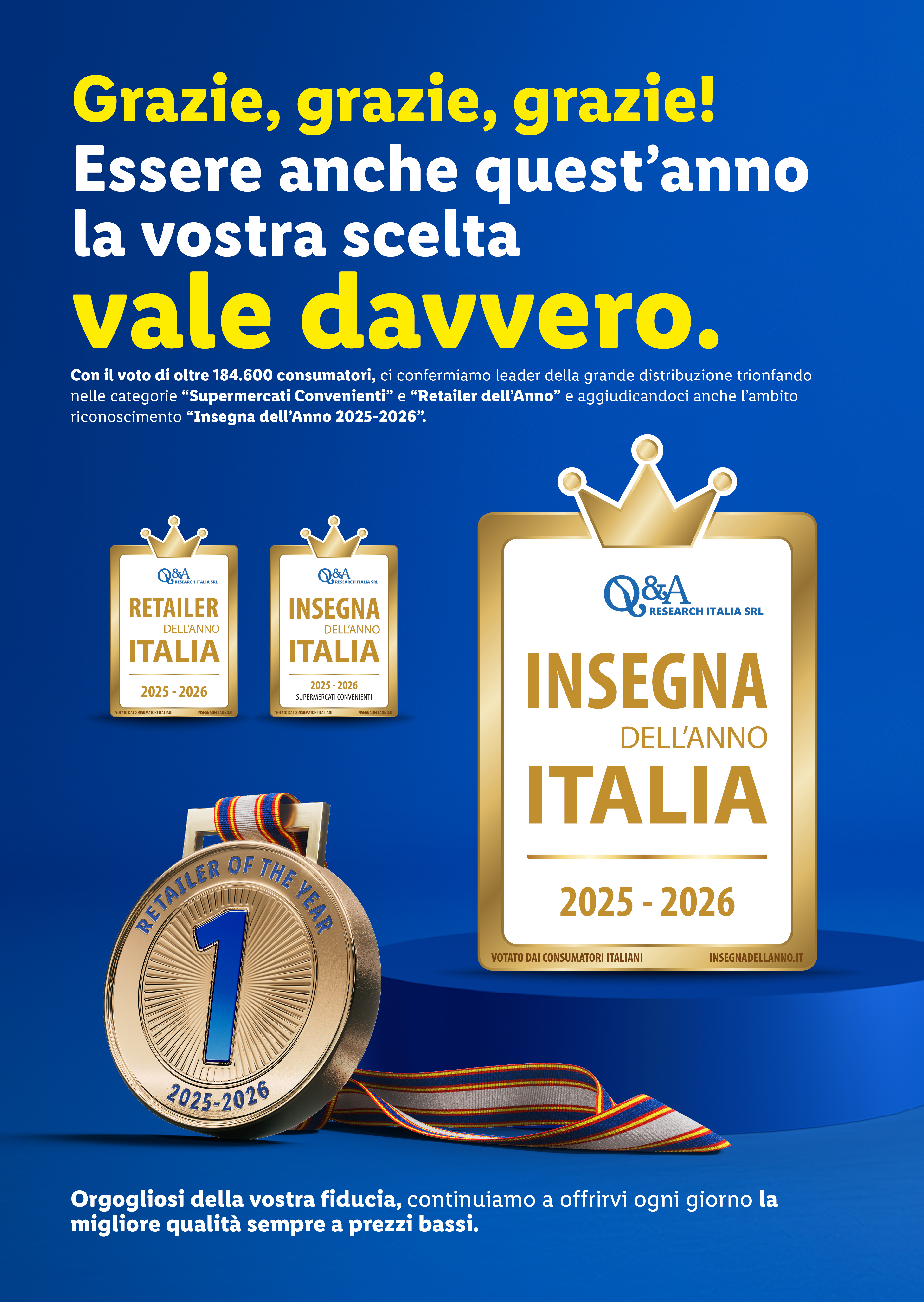 Lidl celebra il riconoscimento di 'Insegna dell'Anno 2025-2026' e 'Retailer dell'Anno' con medaglie e premi.