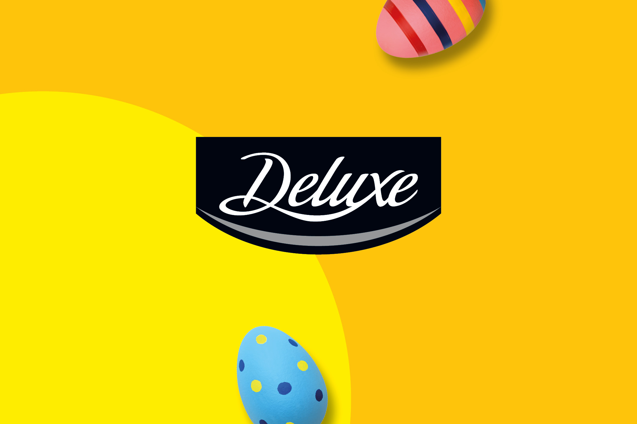Uova di Pasqua decorate su sfondo giallo con logo Deluxe.